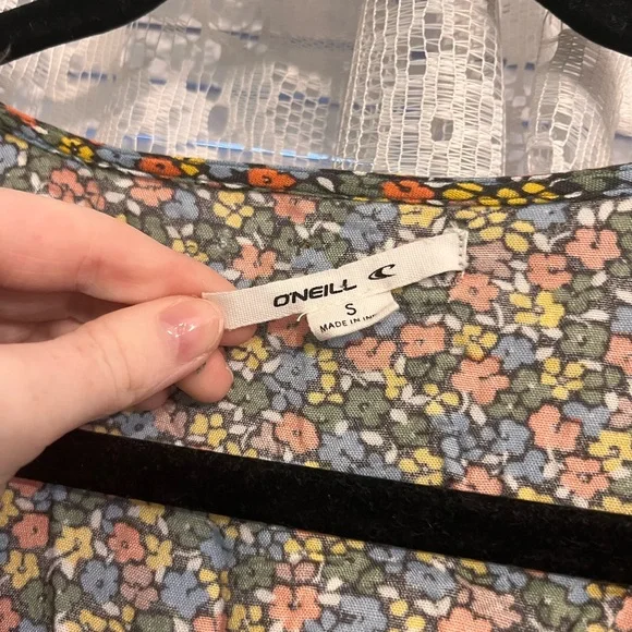 Women’s O’Neil flowy blouse - Picture 2 of 4
